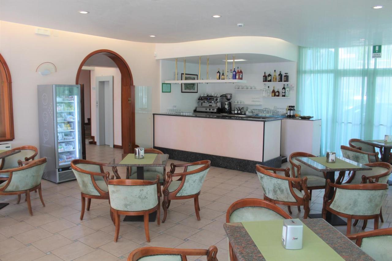 Hotel Palme Park & Beach Included ลิโดดิเยโซโล ภายนอก รูปภาพ