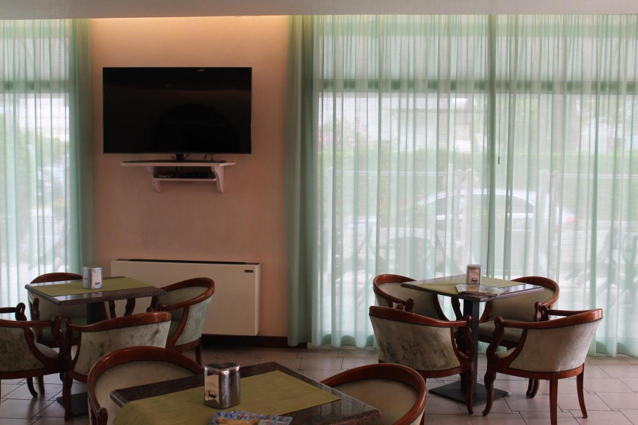 Hotel Palme Park & Beach Included ลิโดดิเยโซโล ภายนอก รูปภาพ