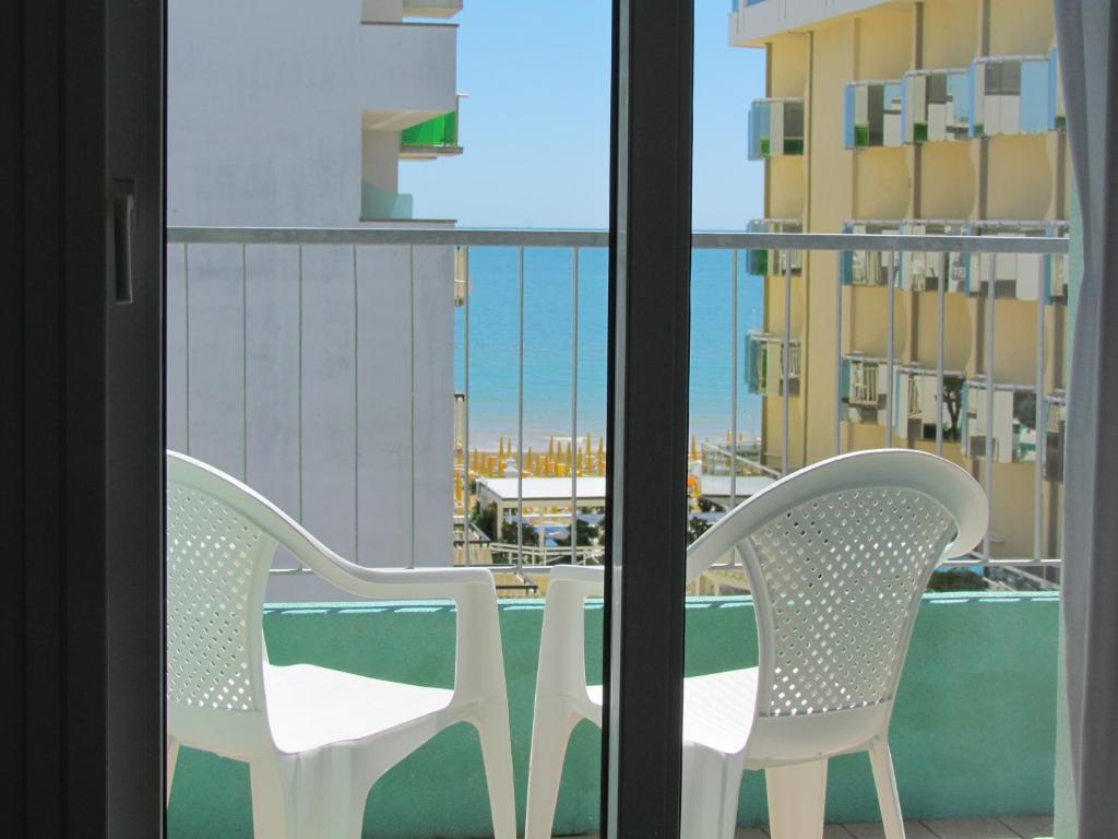 Hotel Palme Park & Beach Included ลิโดดิเยโซโล ภายนอก รูปภาพ